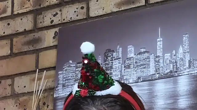 Snapshot of Astoria_Moon chatting on 12-20-25, 12:12 Astoria Moon online show from 12-20-25, 12:12