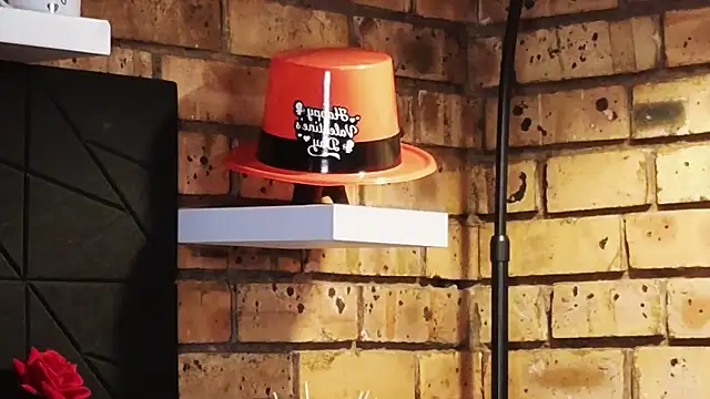 Snapshot of Astoria_Moon chatting on 02-13-26, 07:32 Astoria Moon online show from 02-13-26, 07:32