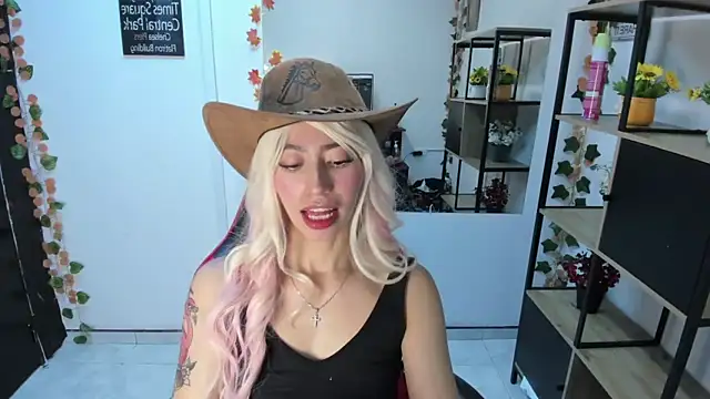 Snapshot of LilithCooperr_ chatting on 11-24-25, 10:31 LilithCooperr online show from 11-24-25, 10:31