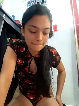 Snapshot of littlemelii chatting on 12-19-24, 04:24 littlemelii online show from 12-19-24, 04:24