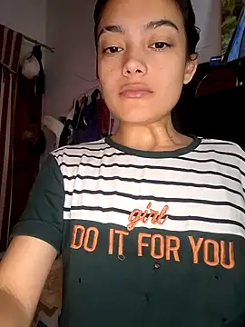 Snapshot of littlemelii chatting on 12-29-24, 08:04 littlemelii online show from 12-29-24, 08:04