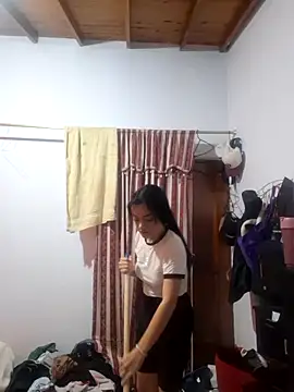 Snapshot of littlemelii chatting on 02-06-25, 12:11 littlemelii online show from 02-06-25, 12:11