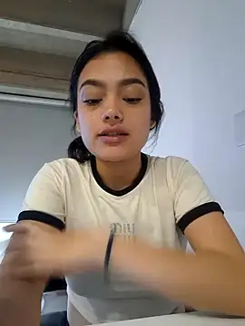 Snapshot of littlemelii chatting on 02-25-25, 10:07 littlemelii online show from 02-25-25, 10:07