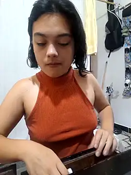 Snapshot of littlemelii chatting on 09-11-25, 05:13 littlemelii online show from 09-11-25, 05:13