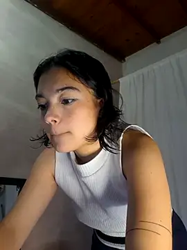 Snapshot of littlemelii chatting on 09-12-25, 05:18 littlemelii online show from 09-12-25, 05:18