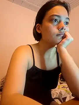 Snapshot of littlemelii chatting on 12-15-25, 08:13 littlemelii online show from 12-15-25, 08:13