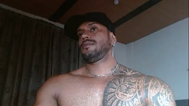 Snapshot of manolofitt chatting on 05-18-26, 04:13 manolofitt online show from 05-18-26, 04:13