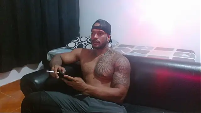 Snapshot of manolofitt chatting on 06-12-26, 11:35 manolofitt online show from 06-12-26, 11:35