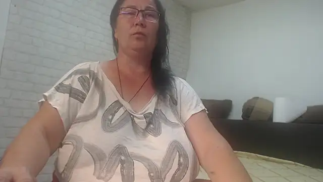Snapshot of EmmaSquirt chatting on 06-05-26, 09:53 EmmaSquirt online show from 06-05-26, 09:53
