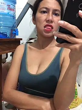 Snapshot of 2HotAsain4u chatting on 01-05-25, 02:41 2HotAsain4u online show from 01-05-25, 02:41