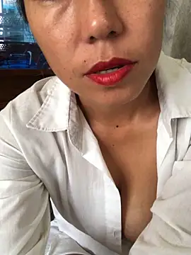 Snapshot of 2HotAsain4u chatting on 01-06-25, 01:53 2HotAsain4u online show from 01-06-25, 01:53