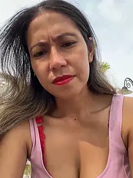 Snapshot of 2HotAsain4u chatting on 01-10-25, 02:35 2HotAsain4u online show from 01-10-25, 02:35