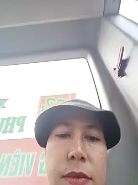 Snapshot of 2HotAsain4u chatting on 12-23-25, 12:52 2HotAsain4u online show from 12-23-25, 12:52