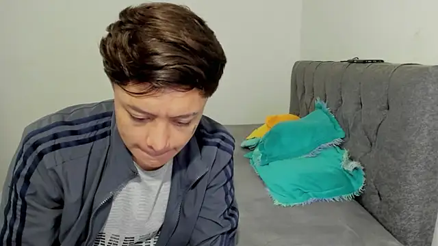 Snapshot of steban_and_kim chatting on 01-08-26, 12:24 steban and kim online show from 01-08-26, 12:24