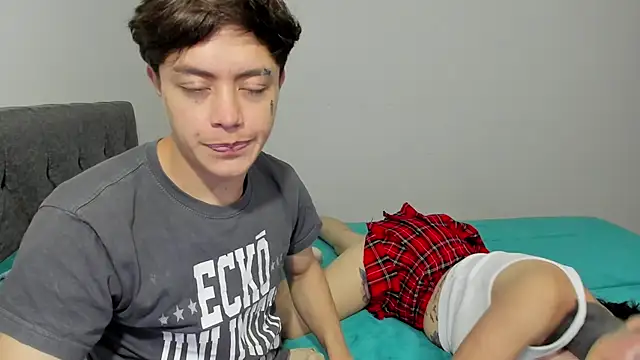 Snapshot of steban_and_kim chatting on 02-13-26, 07:54 steban and kim online show from 02-13-26, 07:54