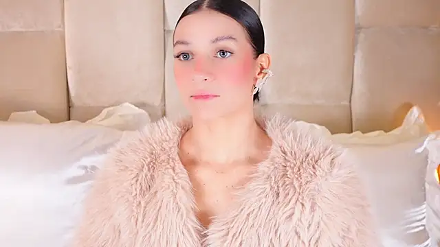 KiraKayleigh1 online show from 11-10-25, 04:00