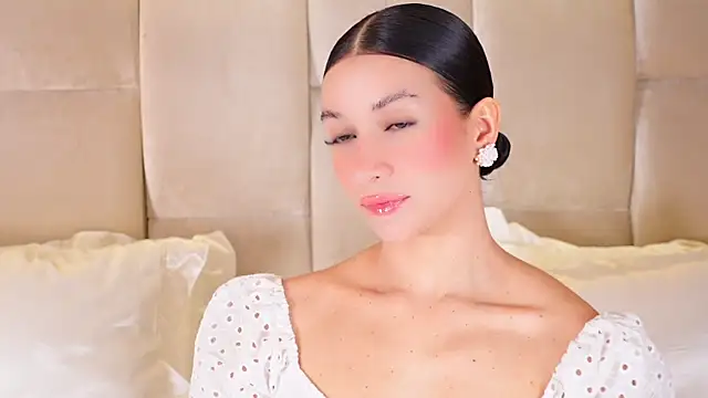 Snapshot of KiraKayleigh1 chatting on 12-19-25, 12:28 KiraKayleigh1 online show from 12-19-25, 12:28