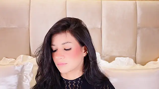 Snapshot of KiraKayleigh1 chatting on 02-23-26, 11:24 KiraKayleigh1 online show from 02-23-26, 11:24