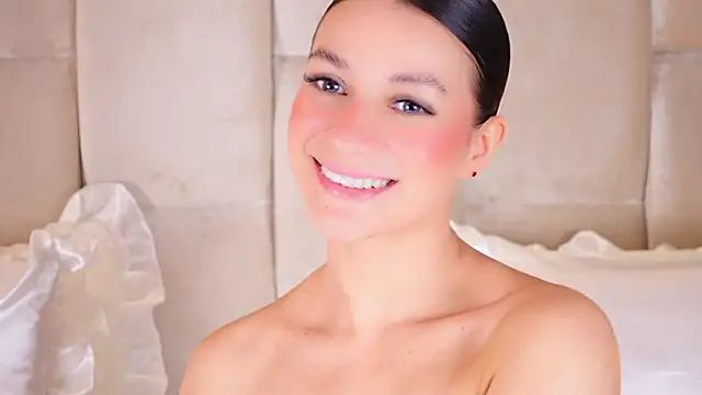 Snapshot of KiraKayleigh1 chatting on 02-27-26, 11:05 KiraKayleigh1 online show from 02-27-26, 11:05