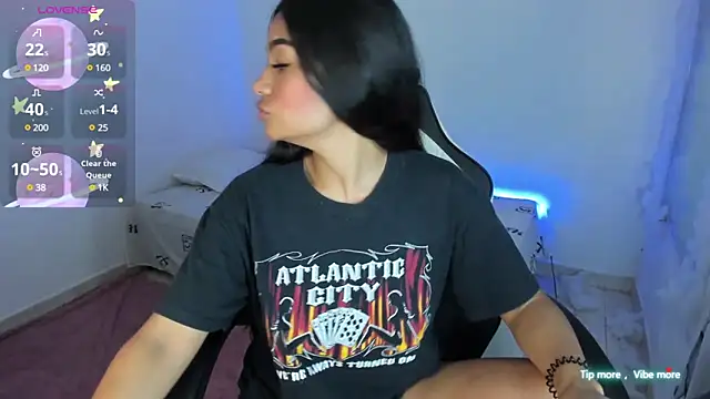 Snapshot of Riana_Kean chatting on 02-24-25, 12:20 Riana Kean online show from 02-24-25, 12:20