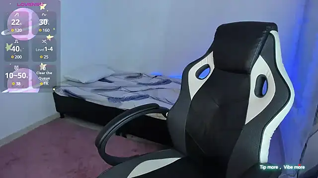 Snapshot of Riana_Kean chatting on 02-27-25, 10:31 Riana Kean online show from 02-27-25, 10:31