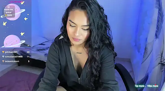 Snapshot of Riana_Kean chatting on 03-18-25, 06:25 Riana Kean online show from 03-18-25, 06:25