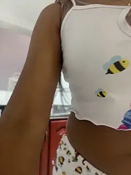 Snapshot of Riana_Kean chatting on 10-17-25, 10:12 Riana Kean online show from 10-17-25, 10:12