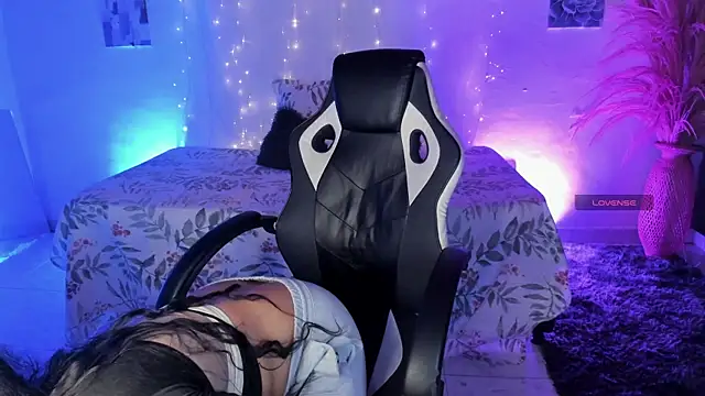 Snapshot of Riana_Kean chatting on 12-03-25, 03:14 Riana Kean online show from 12-03-25, 03:14