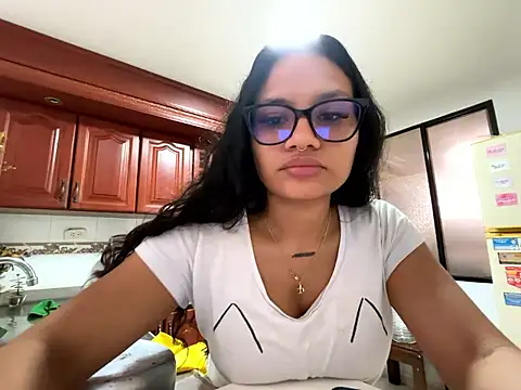 Snapshot of Riana_Kean chatting on 01-06-26, 05:27 Riana Kean online show from 01-06-26, 05:27