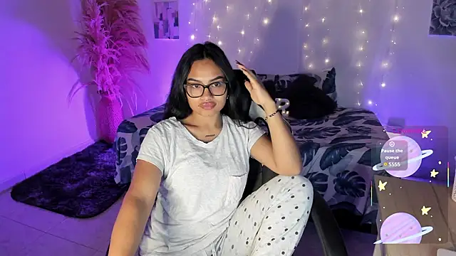 Snapshot of Riana_Kean chatting on 02-08-26, 08:18 Riana Kean online show from 02-08-26, 08:18