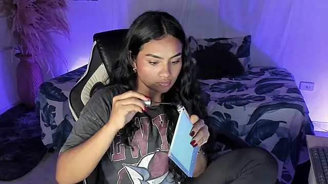 Snapshot of Riana_Kean chatting on 03-07-26, 03:25 Riana Kean online show from 03-07-26, 03:25