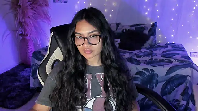 Snapshot of Riana_Kean chatting on 03-10-26, 03:11 Riana Kean online show from 03-10-26, 03:11