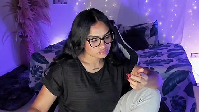 Snapshot of Riana_Kean chatting on 03-11-26, 02:06 Riana Kean online show from 03-11-26, 02:06