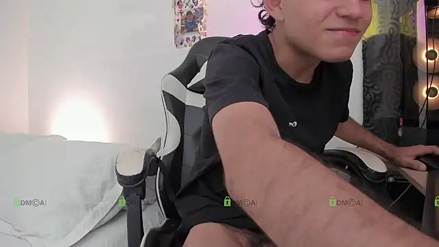 Snapshot of ronaldmq20 chatting on 01-12-26, 01:00 ronaldmq20 online show from 01-12-26, 01:00