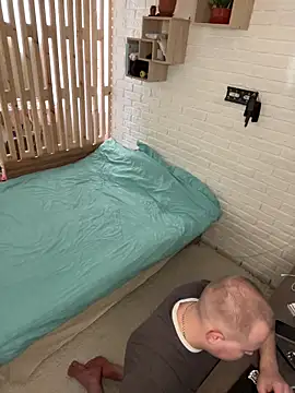 MrMrsRight online show from 10-26-25, 11:27