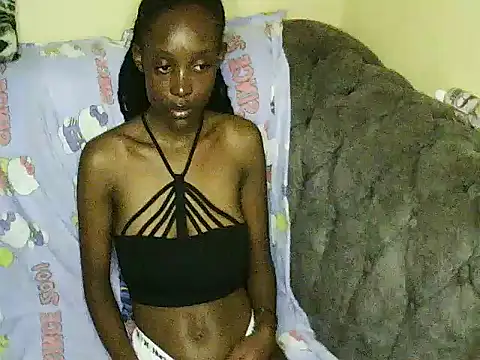 Snapshot of petite_clara24 chatting on 10-04-25, 10:19 petite clara24 online show from 10-04-25, 10:19