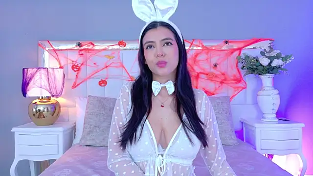 Snapshot of Julie_Bennet chatting on 10-22-25, 04:13 Julie Bennet online show from 10-22-25, 04:13