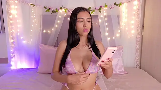 Snapshot of Julie_Bennet chatting on 01-07-26, 12:13 Julie Bennet online show from 01-07-26, 12:13