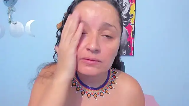  luna  sweet  online show from 10-15-25, 06:30