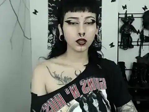 Snapshot of n0sferatus__ chatting on 09-13-25, 04:01 n0sferatus online show from 09-13-25, 04:01