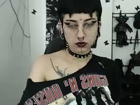 Snapshot of n0sferatus__ chatting on 10-19-25, 01:12 n0sferatus online show from 10-19-25, 01:12