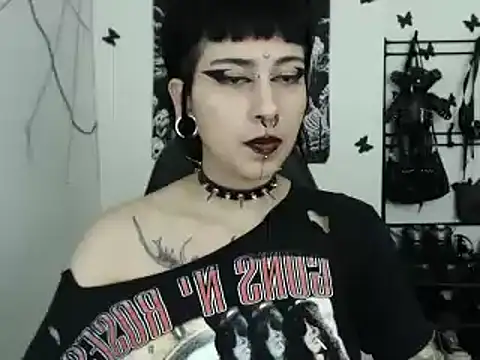 Snapshot of n0sferatus__ chatting on 11-21-25, 04:11 n0sferatus online show from 11-21-25, 04:11