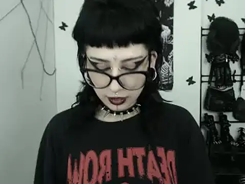 Snapshot of n0sferatus__ chatting on 12-21-25, 03:57 n0sferatus online show from 12-21-25, 03:57