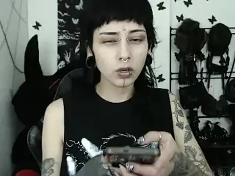 Snapshot of n0sferatus__ chatting on 02-01-26, 02:10 n0sferatus online show from 02-01-26, 02:10