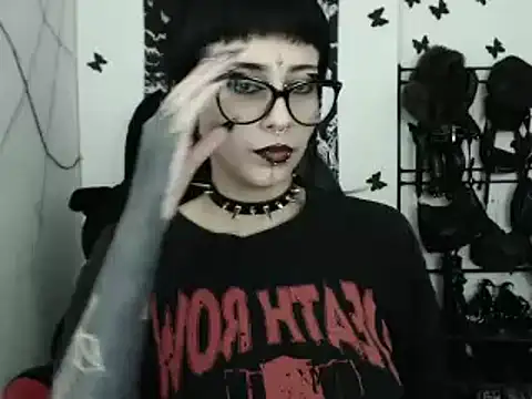 Snapshot of n0sferatus__ chatting on 02-05-26, 03:33 n0sferatus online show from 02-05-26, 03:33