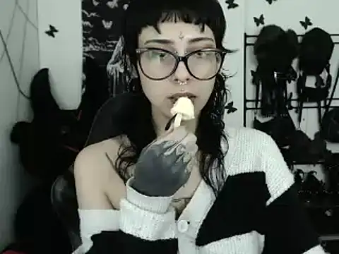 Snapshot of n0sferatus__ chatting on 02-28-26, 03:51 n0sferatus online show from 02-28-26, 03:51