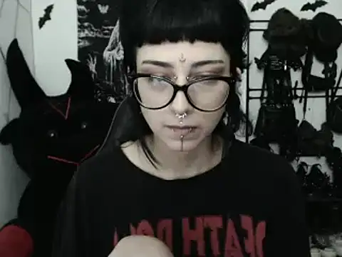 Snapshot of n0sferatus__ chatting on 03-11-26, 03:23 n0sferatus online show from 03-11-26, 03:23