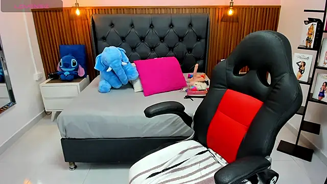 Snapshot of CATIAJONES chatting on 06-22-26, 07:11 CATIAJONES online show from 06-22-26, 07:11