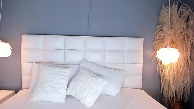 MiaCollson online show from 03-18-25, 05:10