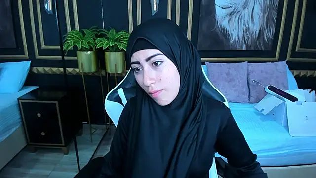 chaymae nah  online show from 01-25-25, 03:52